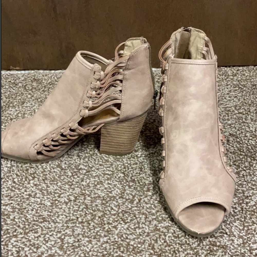Mari A Zip‎ Up Heel Booties 8.5